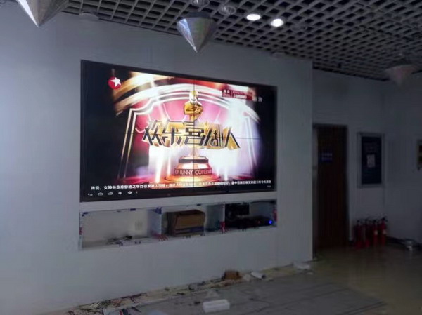 20江蘇徐州工業(yè)園拼接屏系統施工完成.jpg